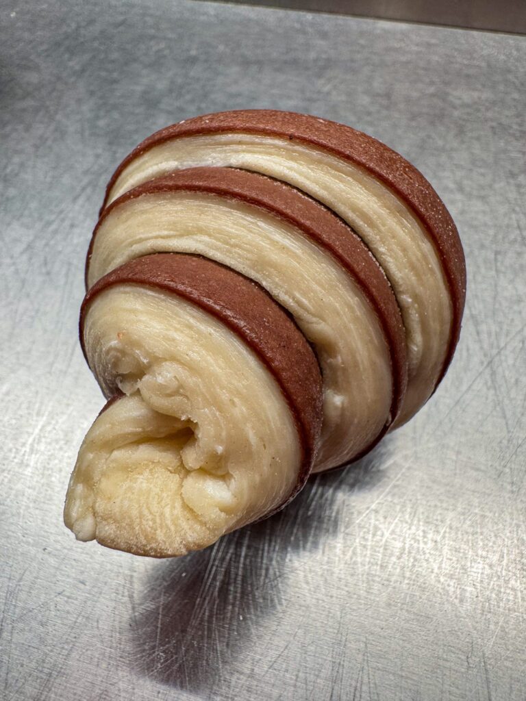 Cornetto bicolore crudo